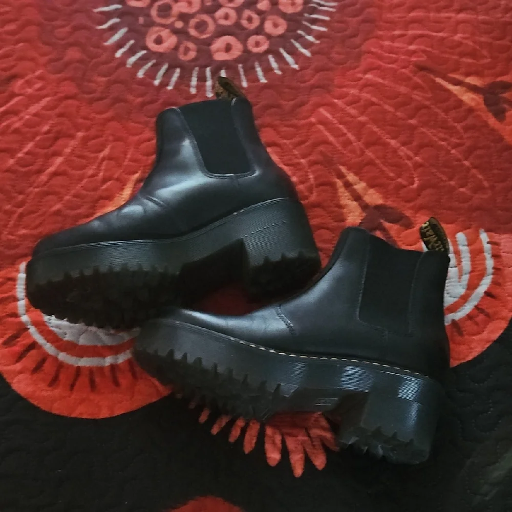 Dr. Martens Black Platform Chelsea Booties *Womens Size 7 - Picture 4 of 9